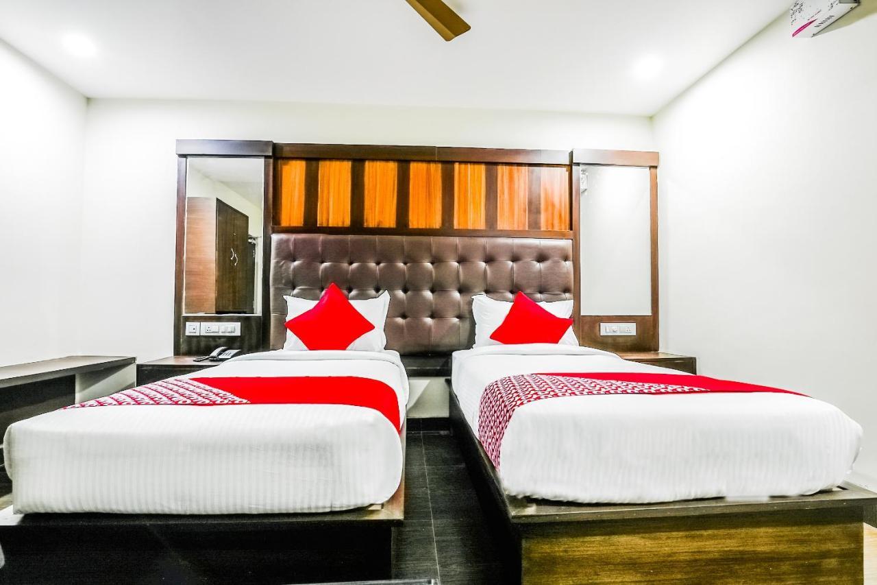 Oyo 16155 Hotel Dcm Grand Vijayawada Luaran gambar