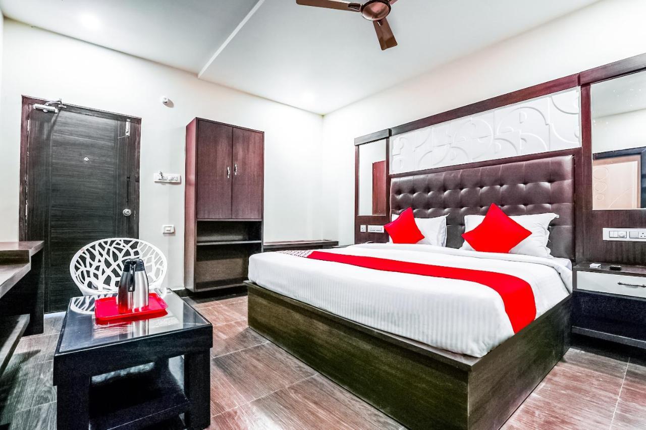 Oyo 16155 Hotel Dcm Grand Vijayawada Luaran gambar