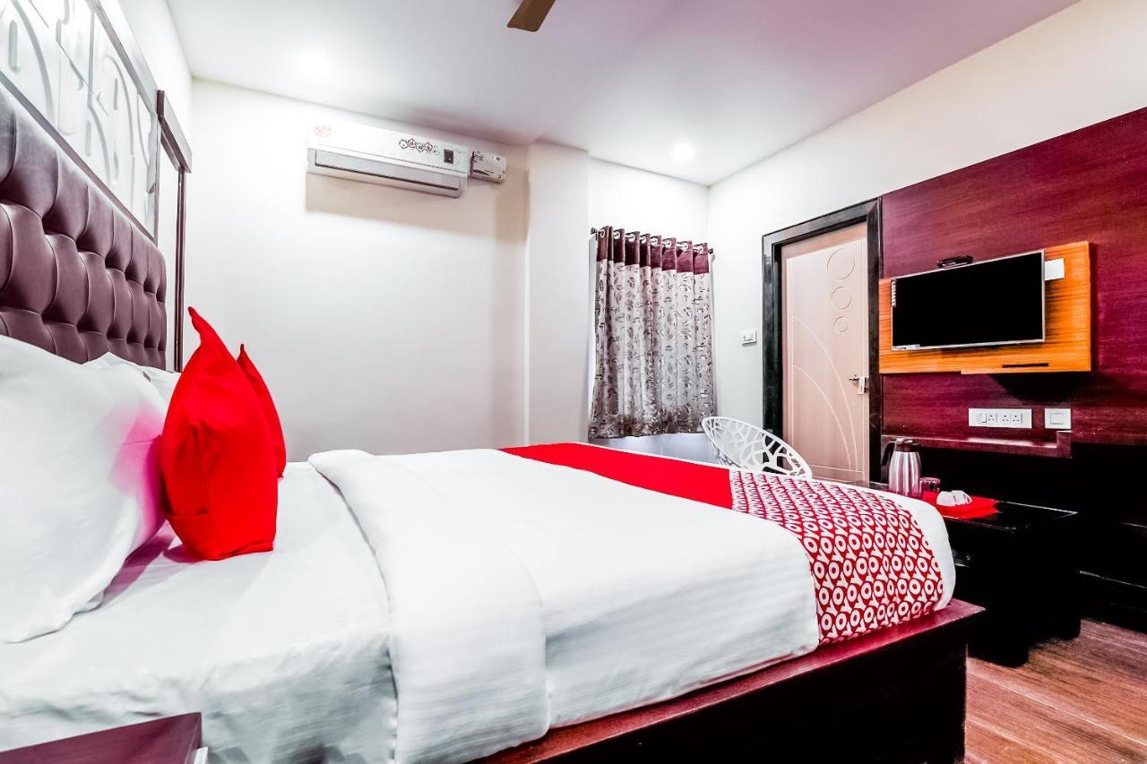 Oyo 16155 Hotel Dcm Grand Vijayawada Luaran gambar