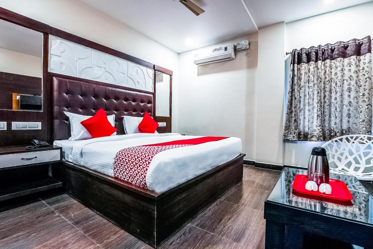 Oyo 16155 Hotel Dcm Grand Vijayawada Luaran gambar