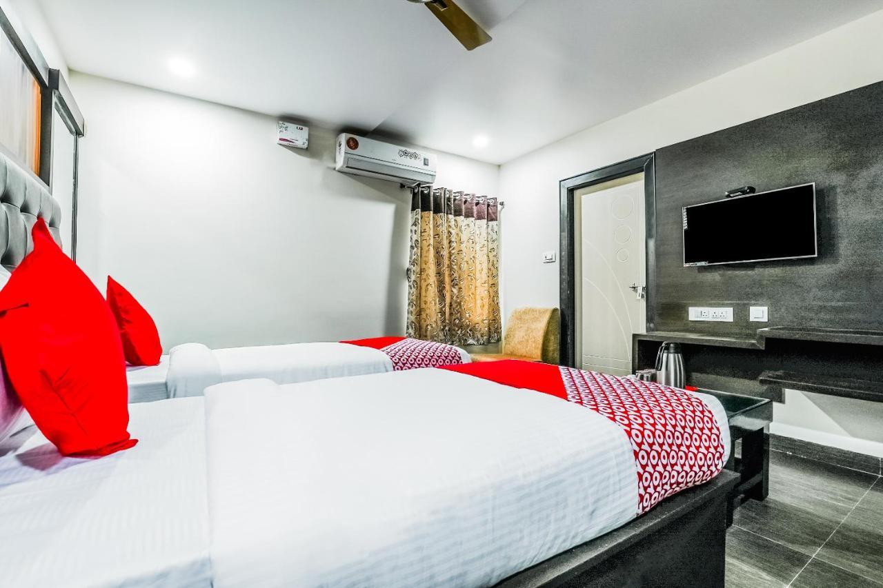 Oyo 16155 Hotel Dcm Grand Vijayawada Luaran gambar