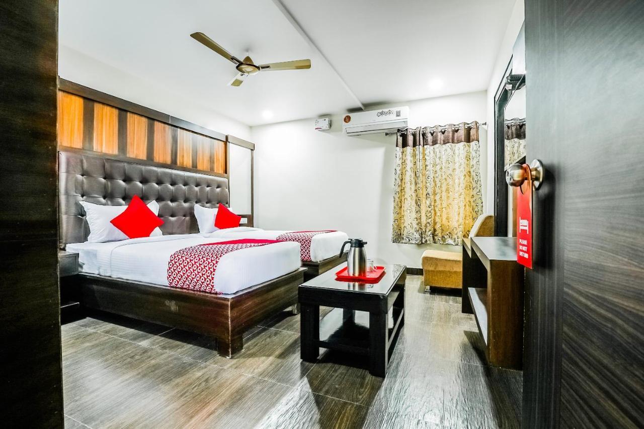 Oyo 16155 Hotel Dcm Grand Vijayawada Luaran gambar