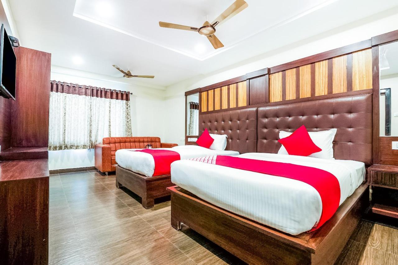 Oyo 16155 Hotel Dcm Grand Vijayawada Luaran gambar