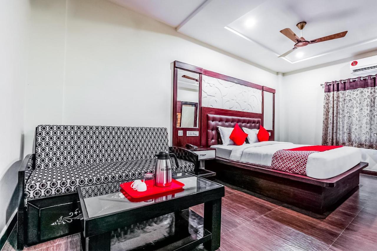 Oyo 16155 Hotel Dcm Grand Vijayawada Luaran gambar