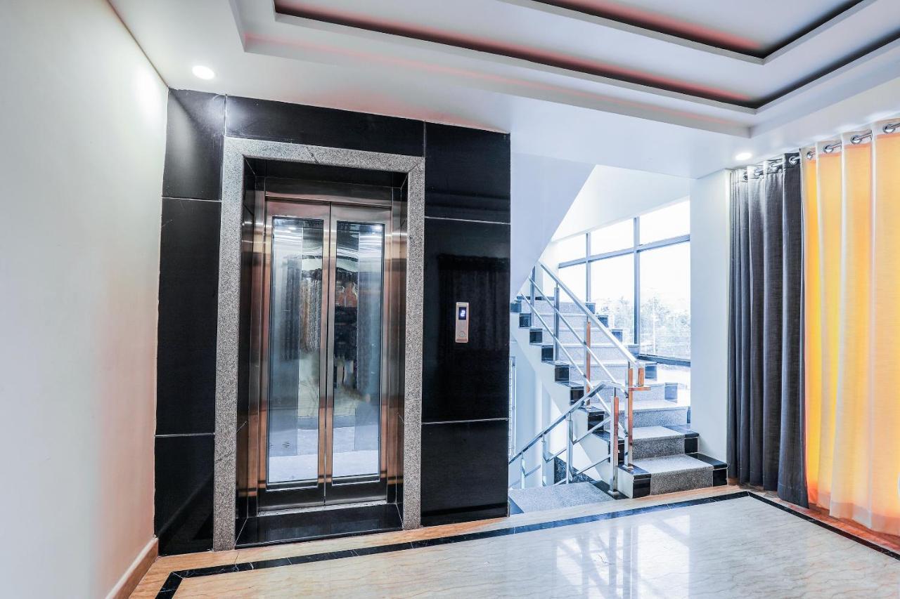 Oyo 16155 Hotel Dcm Grand Vijayawada Luaran gambar