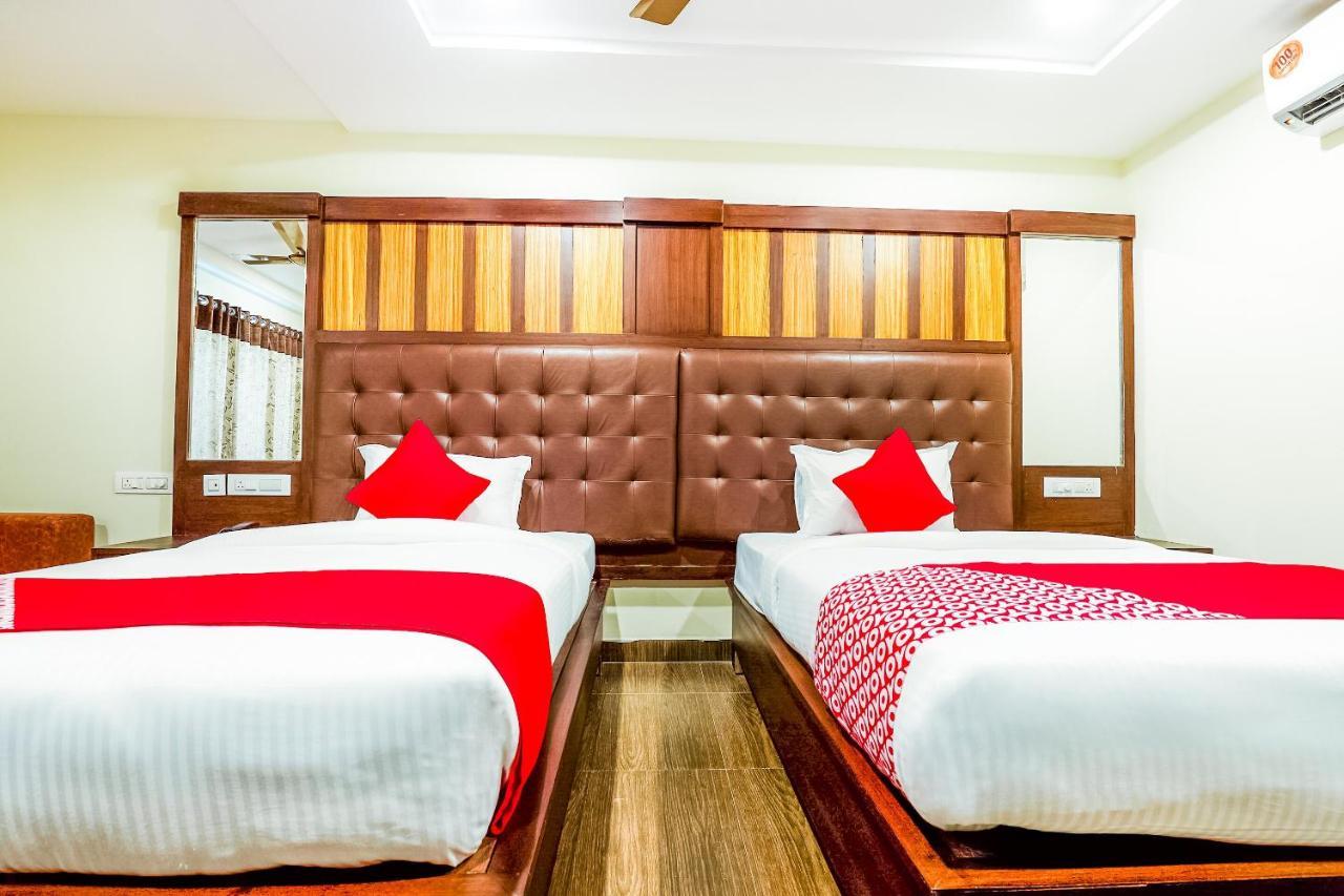 Oyo 16155 Hotel Dcm Grand Vijayawada Luaran gambar