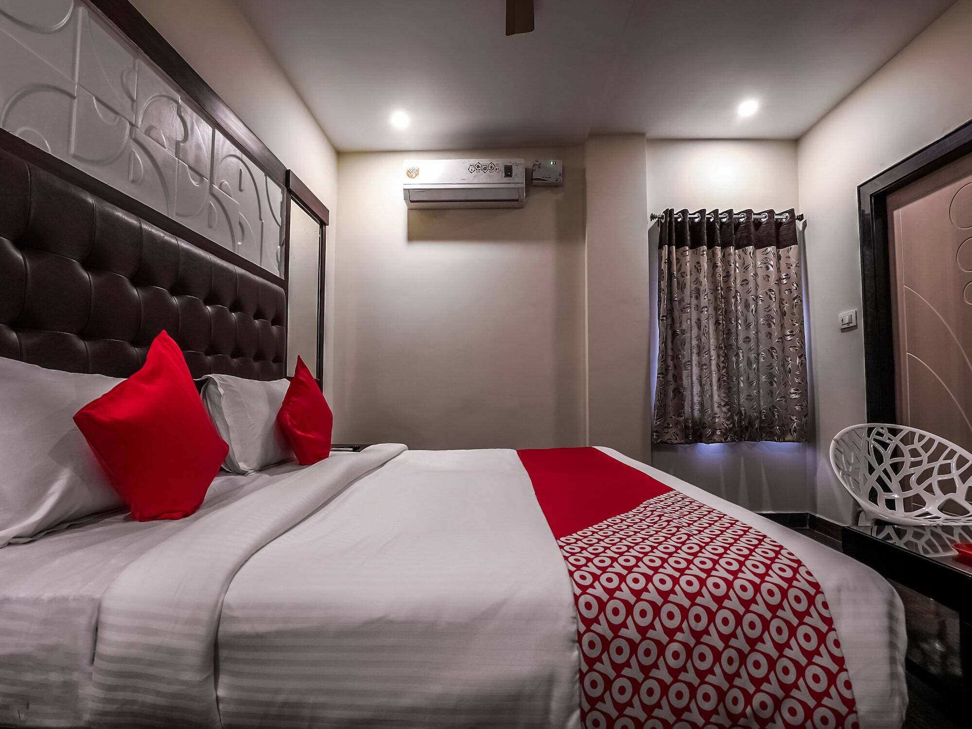 Oyo 16155 Hotel Dcm Grand Vijayawada Luaran gambar